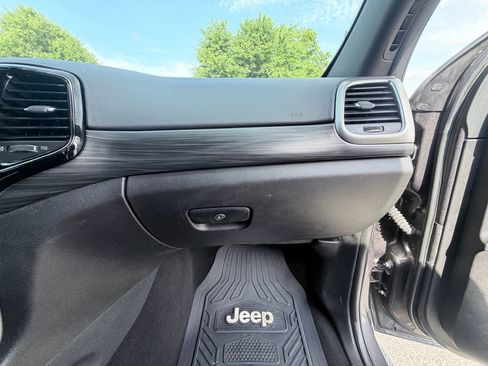 Used 2019 Jeep Grand Cherokee Altitude RWD image 21