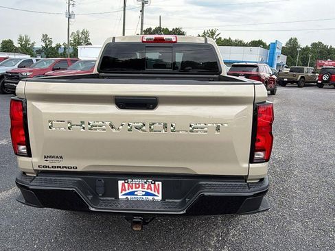 Used 2023 Chevrolet Colorado Z71 w/ Z71 Convenience Package 2 AWD/4WD image 6
