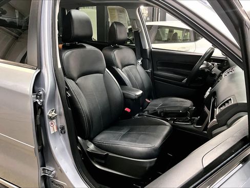 Used 2017 Subaru Forester 2.5i Touring image 9