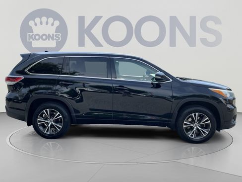 Used 2016 Toyota Highlander XLE AWD/4WD image 8