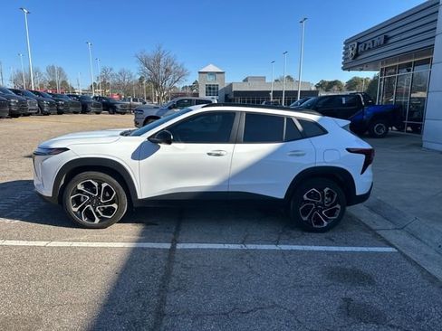 Used 2024 Chevrolet Trax RS w/ Sunroof Package image 5
