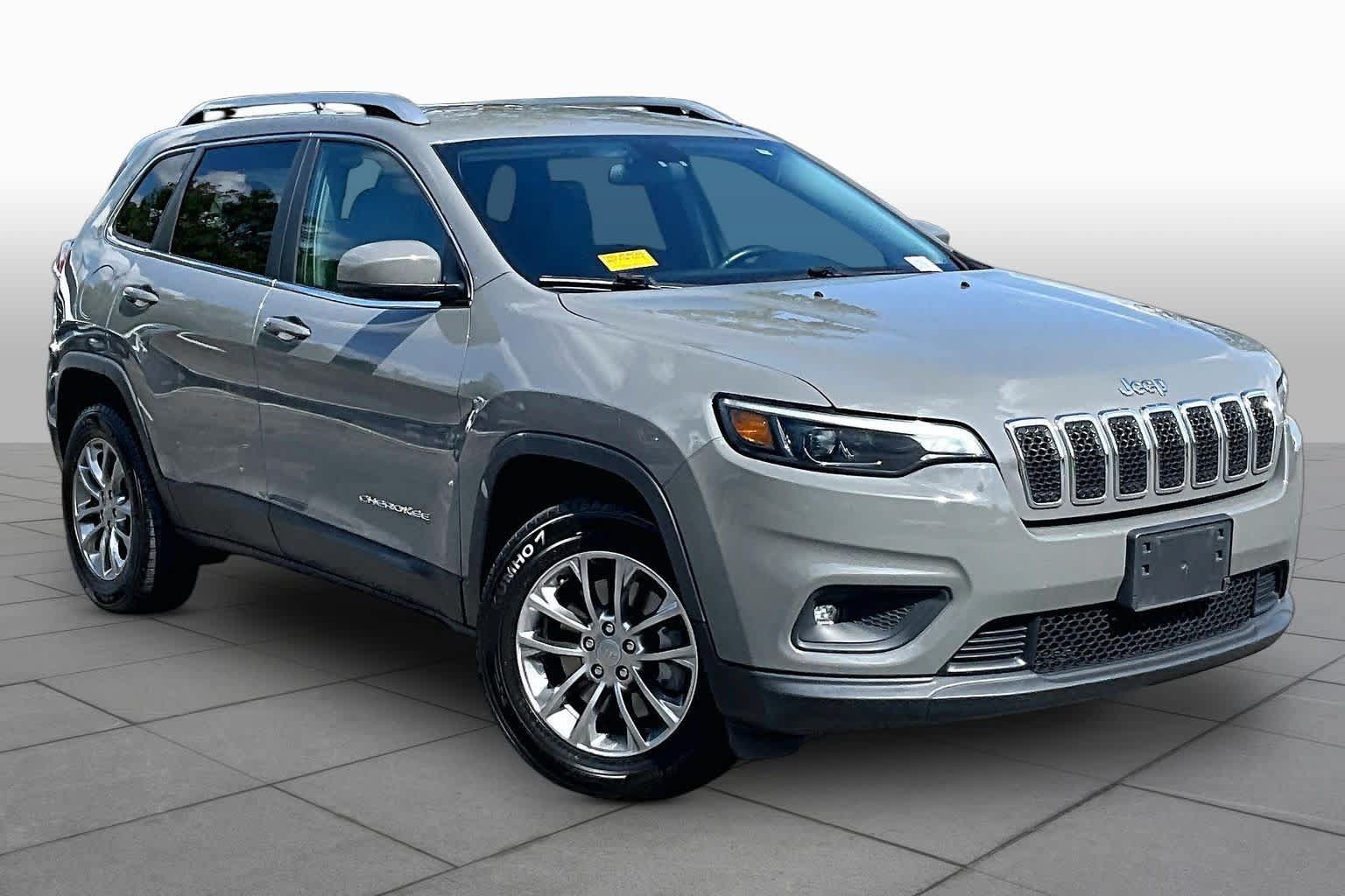Used 2019 Jeep Cherokee Latitude Plus AWD/4WD image 3