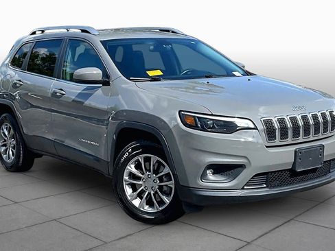 Used 2019 Jeep Cherokee Latitude Plus AWD/4WD image 3