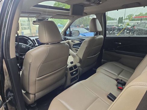 Used 2016 Honda Pilot Touring image 16
