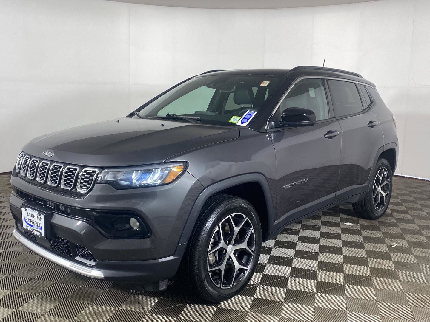 Used 2024 Jeep Compass Limited w/ Sun and Sound Group AWD/4WD image 2