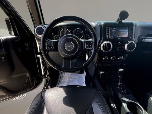 Used 2015 Jeep Wrangler Unlimited Rubicon w/ Connectivity Group AWD/4WD image 8