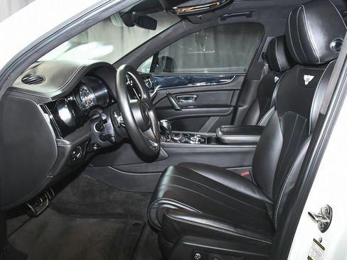 Used 2019 Bentley Bentayga AWD/4WD image 41