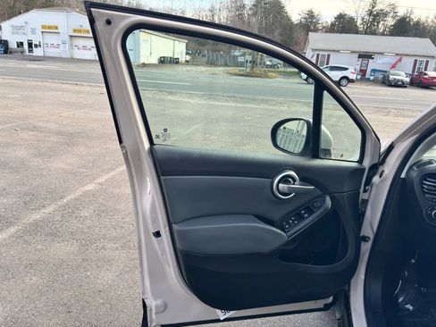 Used 2016 FIAT 500X Easy image 18