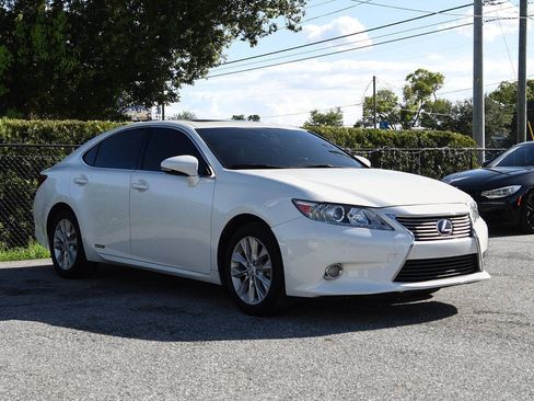Used 2014 Lexus ES 300h w/ Premium Package w/Bamboo Trim FWD image 4