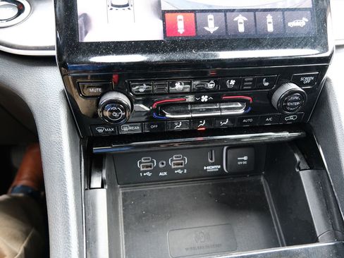 Used 2022 Jeep Grand Cherokee Limited 4xe w/ Luxury Tech Group II image 12