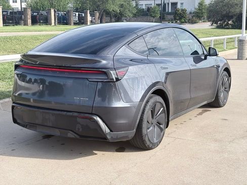 Used 2026 Tesla Model Y Long Range AWD/4WD image 4