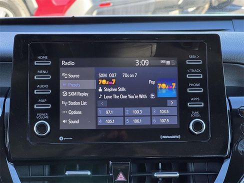 Used 2023 Toyota Camry SE image 3