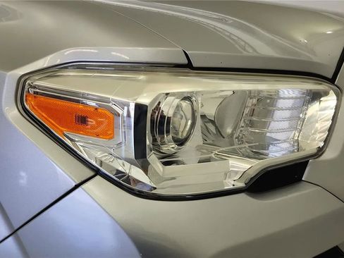 Used 2018 Toyota Tacoma SR w/ SR Convenience Package image 14