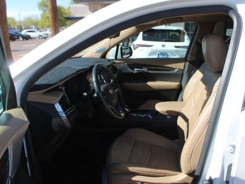 Used 2021 Cadillac XT6 Premium Luxury w/ Platinum Package AWD/4WD image 11