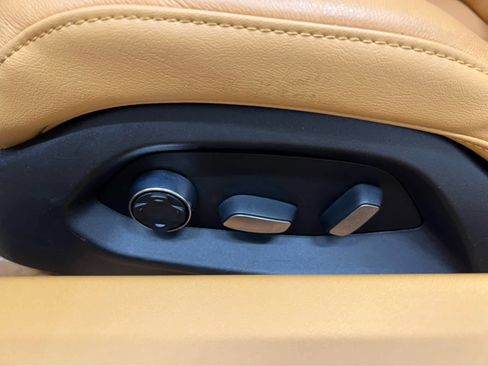 Used 2022 Chevrolet Corvette Stingray Premium Cpe w/ Engine Appearance Package image 10