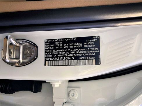 New 2026 Porsche Macan image 23