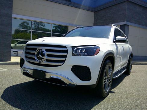 Used 2024 Mercedes-Benz GLS 450 4MATIC image 14