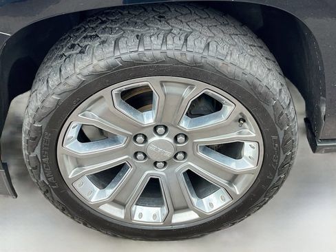 Used 2015 GMC Yukon Denali w/ Premium Package AWD/4WD image 35