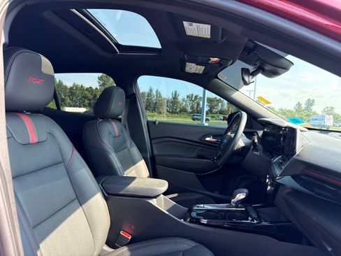 Used 2025 Chevrolet Trax RS w/ Sunroof Package FWD image 15