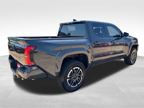 Used 2025 Toyota Tacoma TRD Sport AWD/4WD image 5