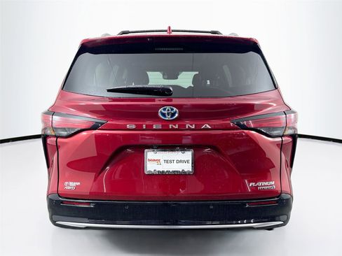 Certified 2022 Toyota Sienna Platinum image 13