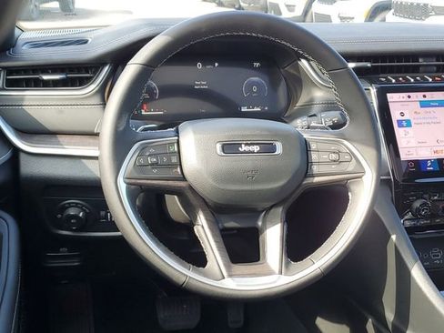 New 2025 Jeep Grand Cherokee Limited w/ Black Appearance Package image 8