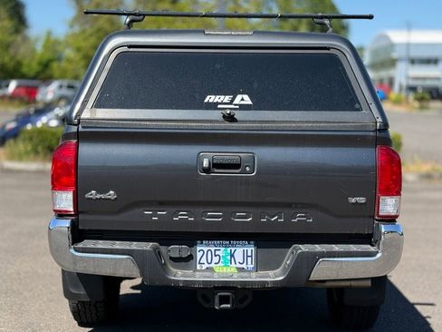 Used 2017 Toyota Tacoma SR5 w/ Tow Package AWD/4WD image 4
