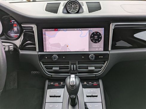 Used 2022 Porsche Macan S image 31