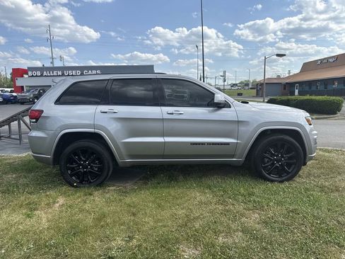 Used 2021 Jeep Grand Cherokee Laredo X AWD/4WD image 14
