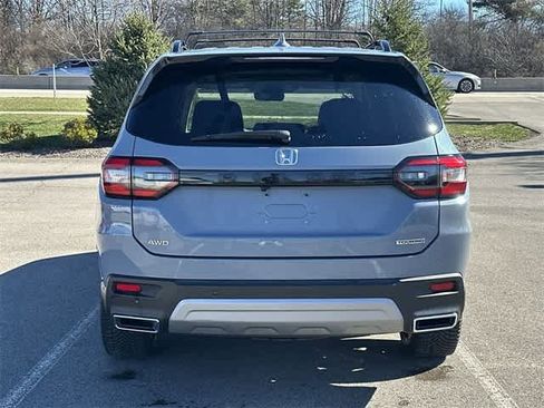 Used 2023 Honda Pilot Touring image 4