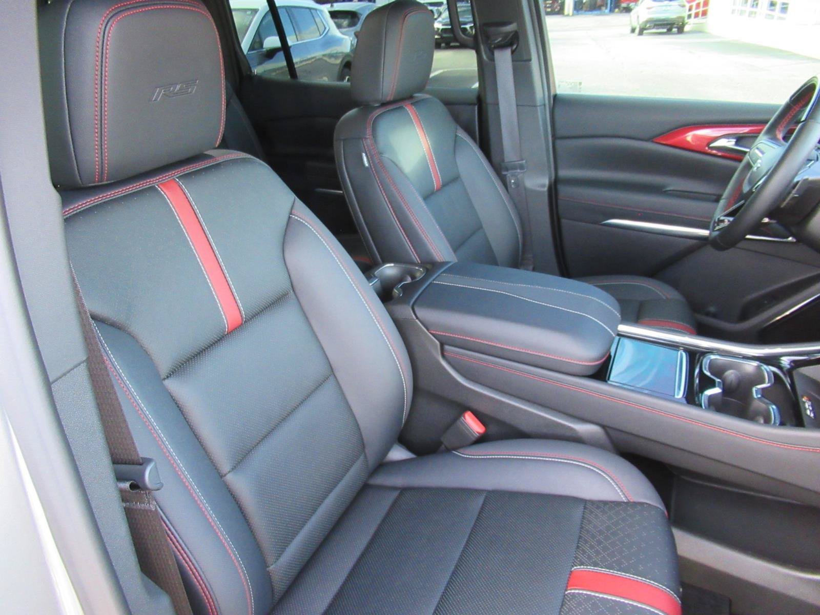 Used 2026 Chevrolet Traverse RS FWD image 10
