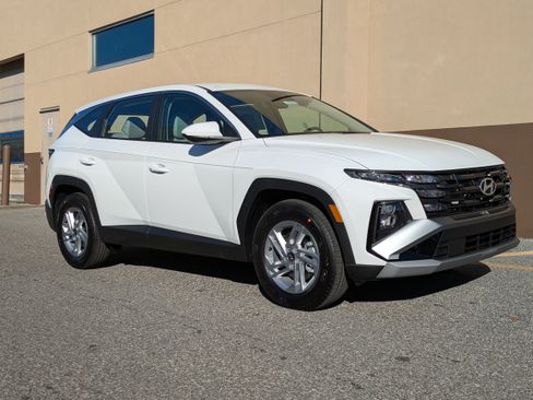 New 2026 Hyundai Tucson SE image 2