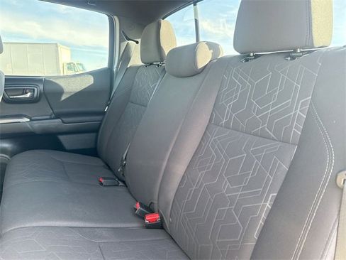 Used 2016 Toyota Tacoma TRD Off-Road image 30