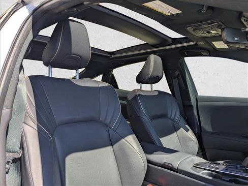 Used 2023 Toyota Crown Limited image 21