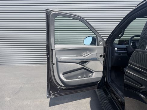 Used 2026 Lincoln Navigator Reserve w/ Jet Appearance Package AWD/4WD image 19