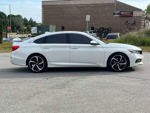 Used 2018 Honda Accord Sport image 3