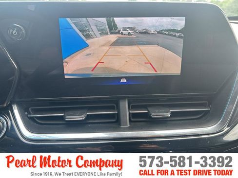 Used 2024 Chevrolet Trax RS w/ Sunroof Package FWD image 16