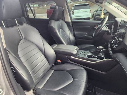 Used 2021 Toyota Highlander XLE image 15