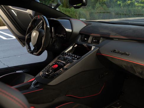 Used 2019 Lamborghini Aventador SVJ image 48