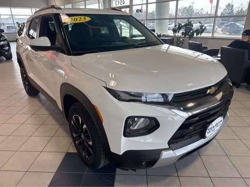 Used 2023 Chevrolet TrailBlazer LT image 1