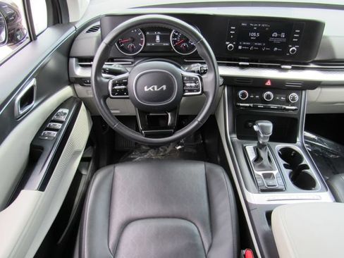 Used 2024 Kia Carnival LX FWD image 18