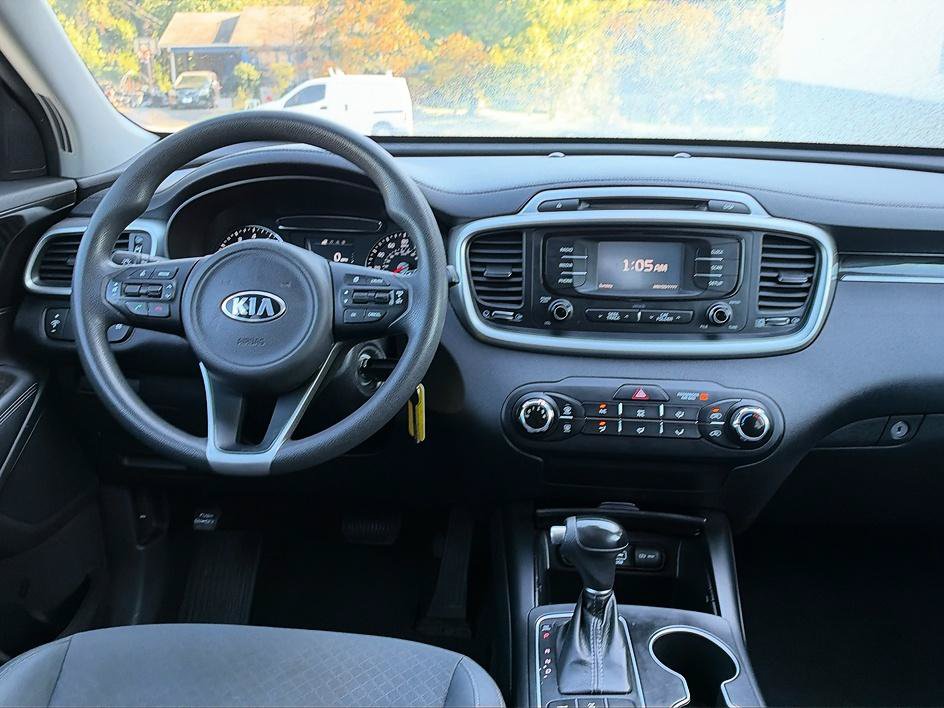 Used 2017 Kia Sorento AWD image 19