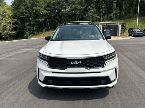 Used 2022 Kia Sorento EX w/ Panoramic Sunroof Package FWD image 2