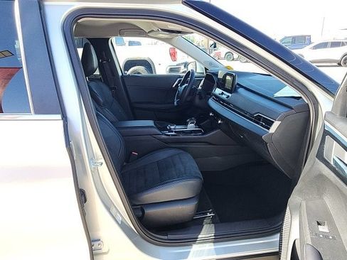 Used 2025 Mitsubishi Outlander SE AWD/4WD image 28