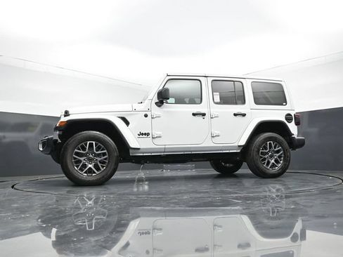 Used 2025 Jeep Wrangler Unlimited Sahara AWD/4WD image 60