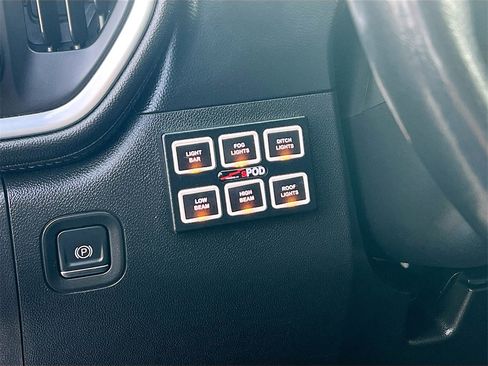 Used 2021 Chevrolet Silverado 1500 LT Trail Boss w/ Convenience Package II image 10