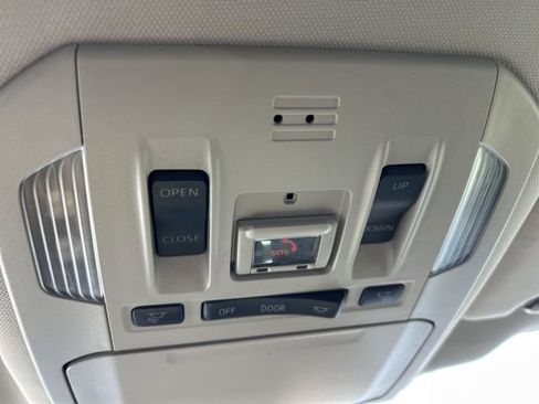 Used 2021 Toyota Highlander Limited image 22