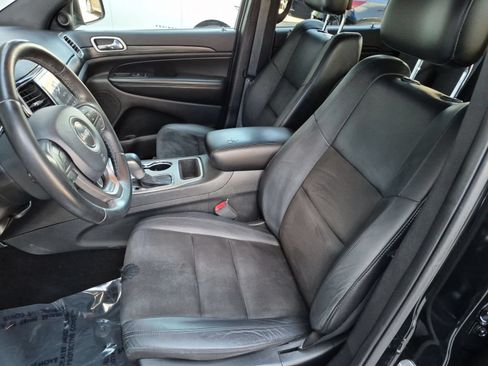 Used 2019 Jeep Grand Cherokee Laredo w/ Laredo X Package RWD image 22