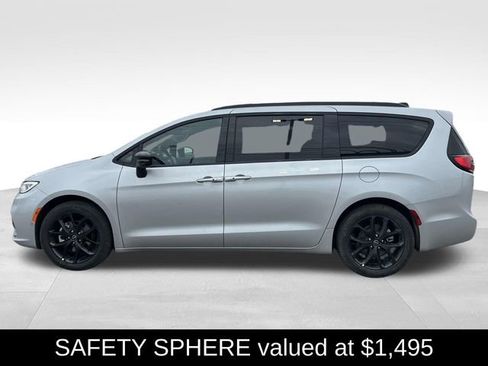 New 2026 Chrysler Pacifica Select w/ S Appearance Package image 4