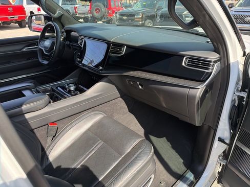 Used 2024 Jeep Grand Wagoneer L Series II w/ Quick Order Packagew 28T AWD/4WD image 16